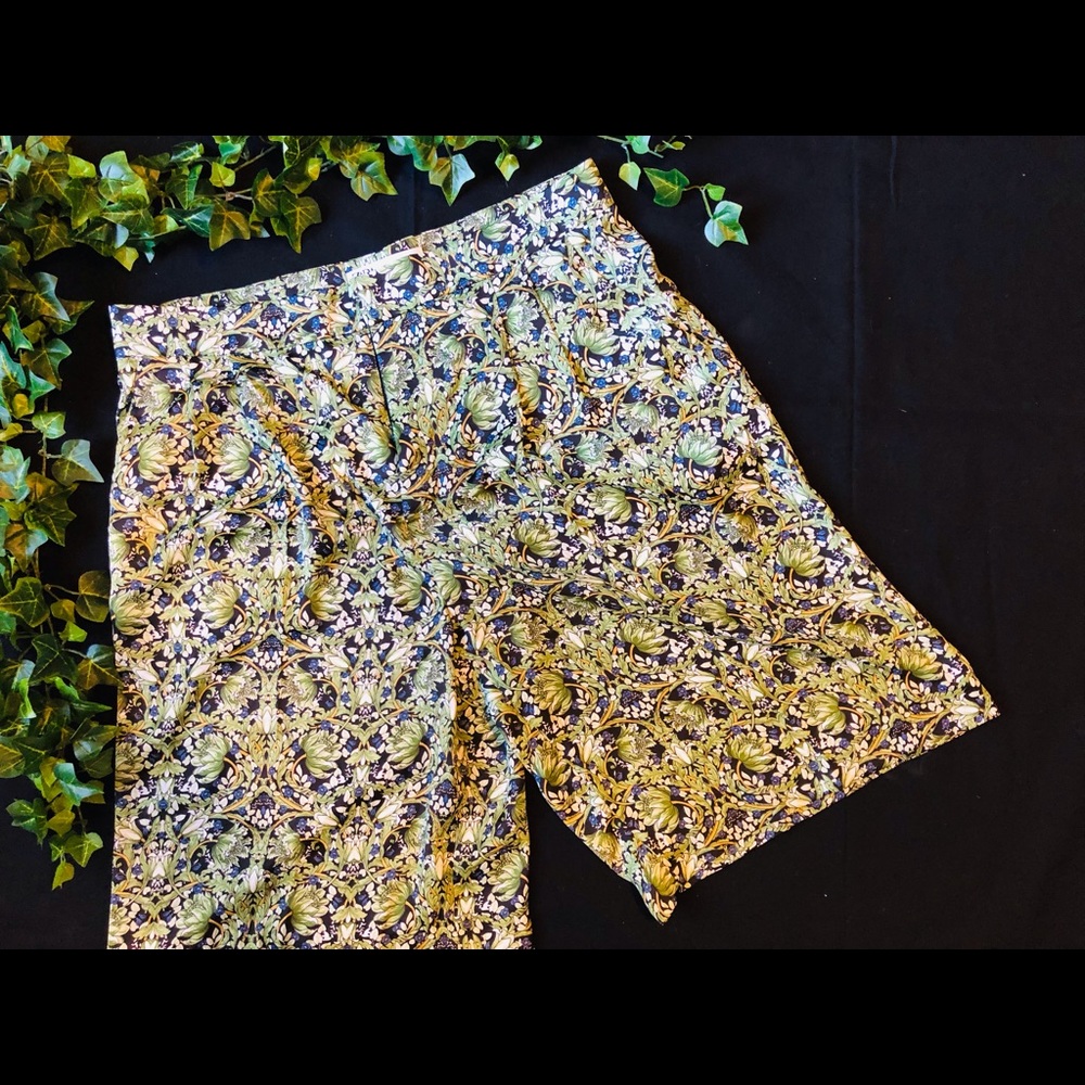 ✨LIKE NEW Zara Palazzo Floral Shorts✨